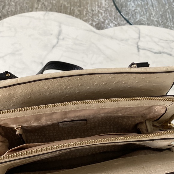 Kate Spade Purse - Picture 4 of 9